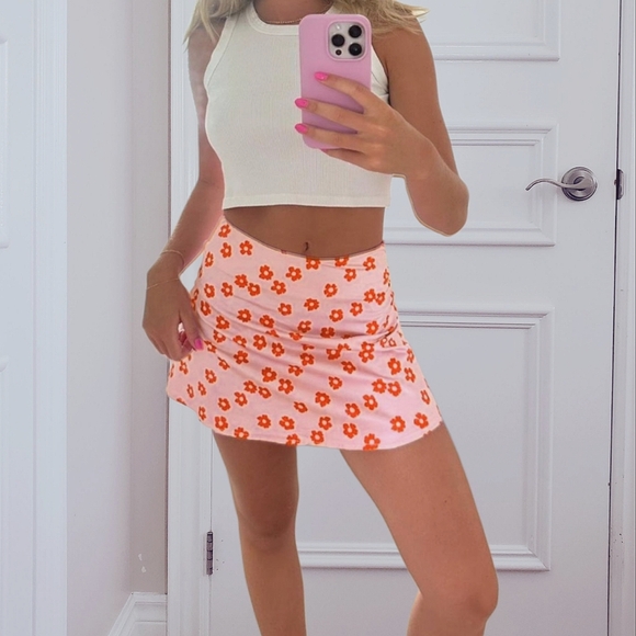 Vintage Red Daisy Mini Skirt 70's Inspired - Picture 4 of 10